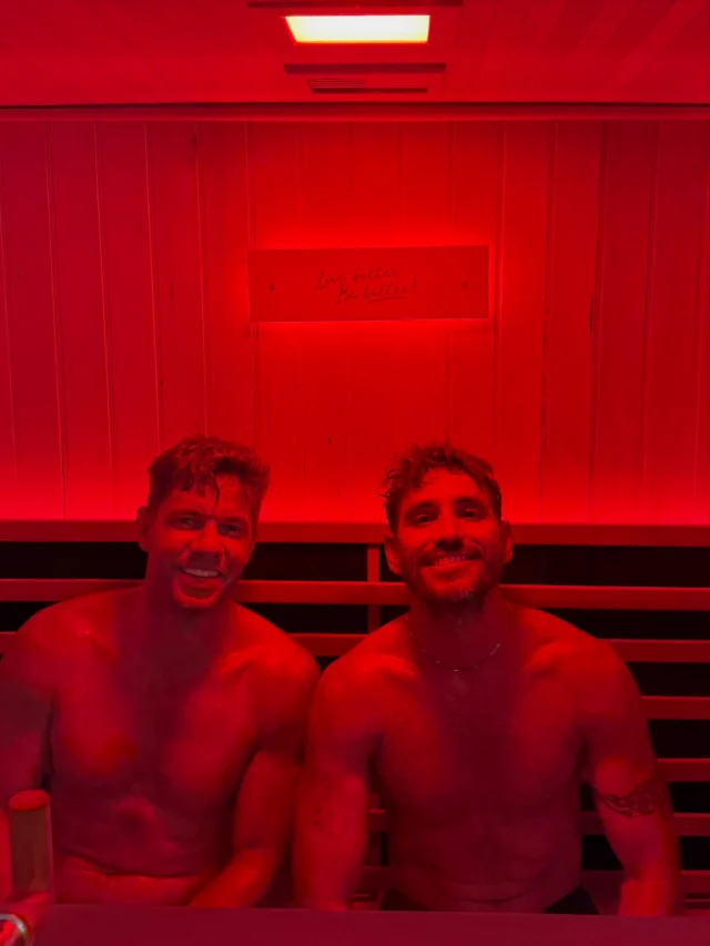 Who said catch-ups have to be over coffee? 30 minutes of uninterrupted chats. 🔥 

Tag your sauna buddy! 

#infraredsauna #catchup #p3recovery