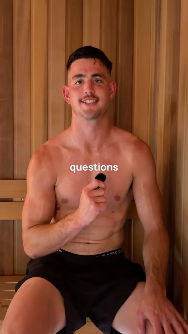 Asking @patvoss_ the REAL hard-hitting questions ⚓️ Wishing the boys good luck this weekend 😈
#patvoss #afl #dockers #P3recovery